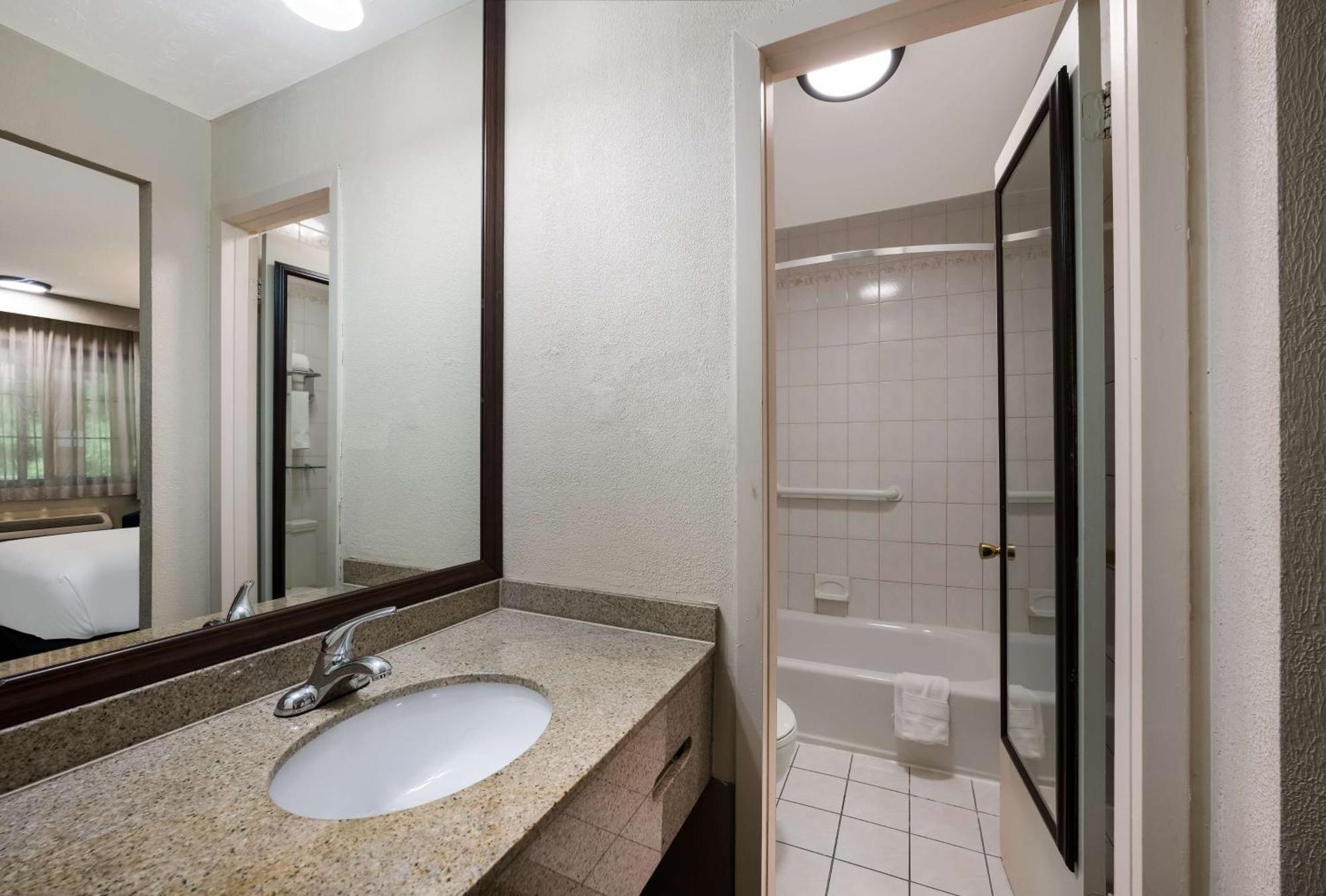 Surestay Plus By Best Western Woodbury Inn Kültér fotó
